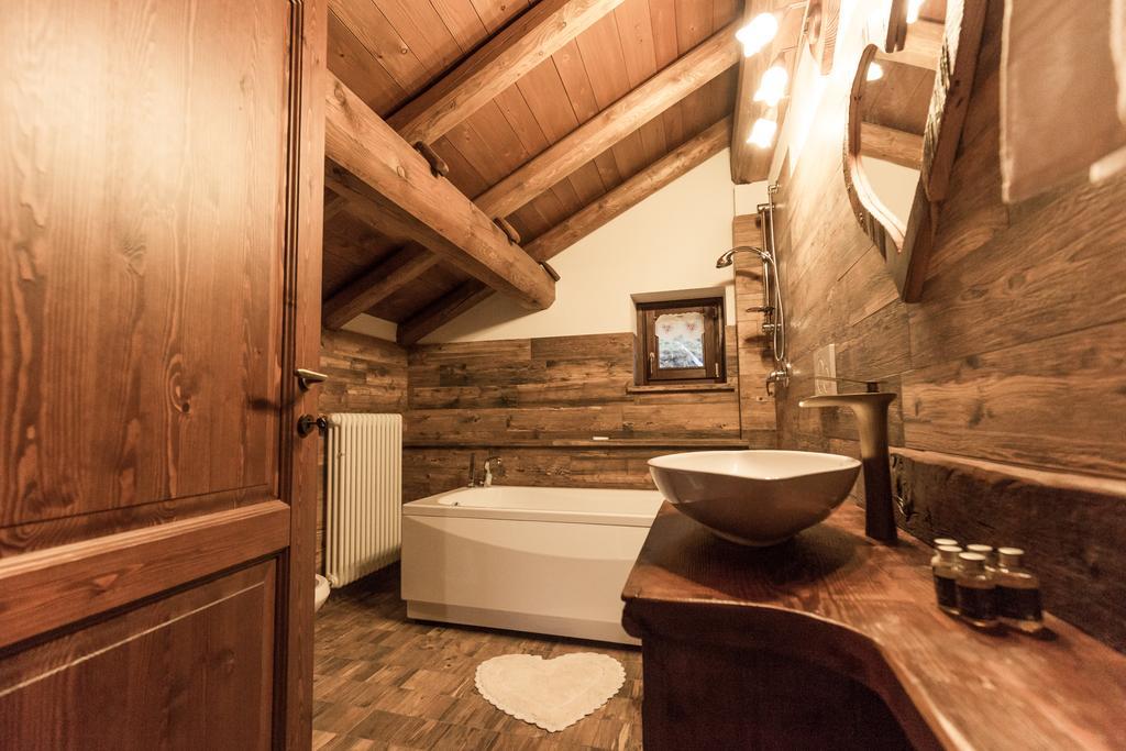 Le Petit Coeur Hotel Fontainemore ภายนอก รูปภาพ