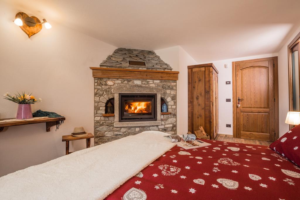 Le Petit Coeur Hotel Fontainemore ภายนอก รูปภาพ