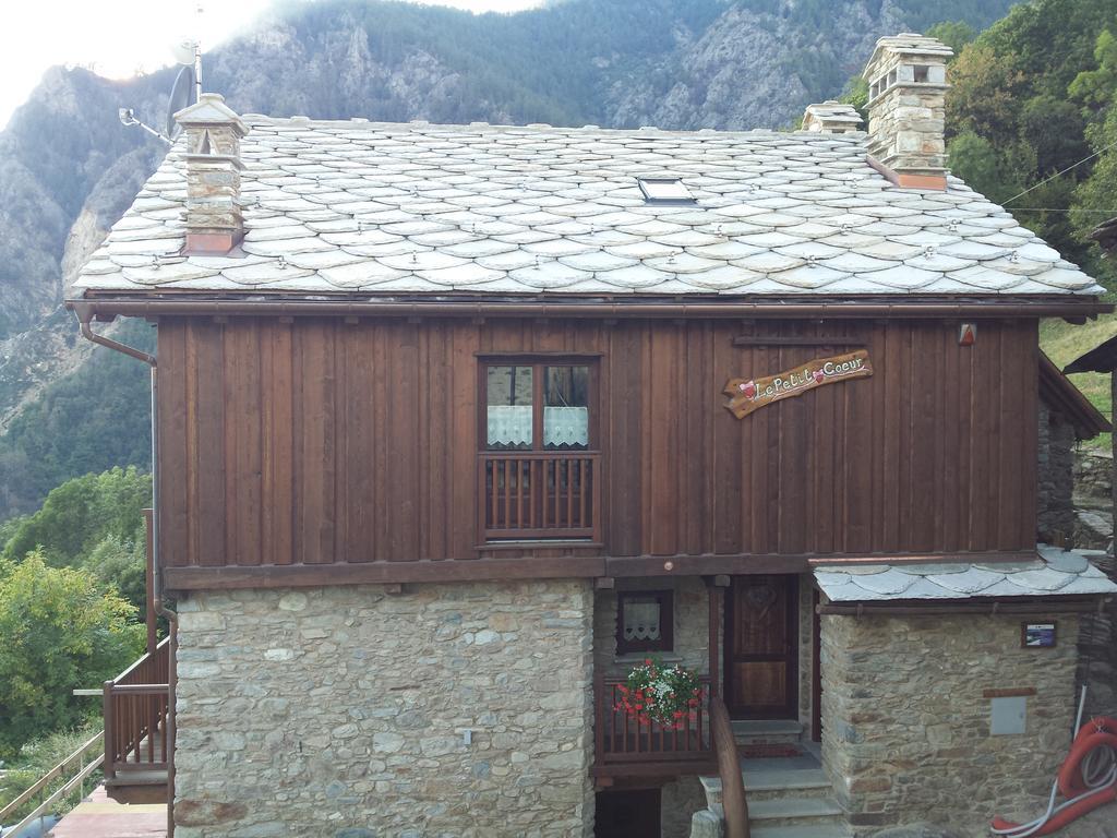 Le Petit Coeur Hotel Fontainemore ภายนอก รูปภาพ