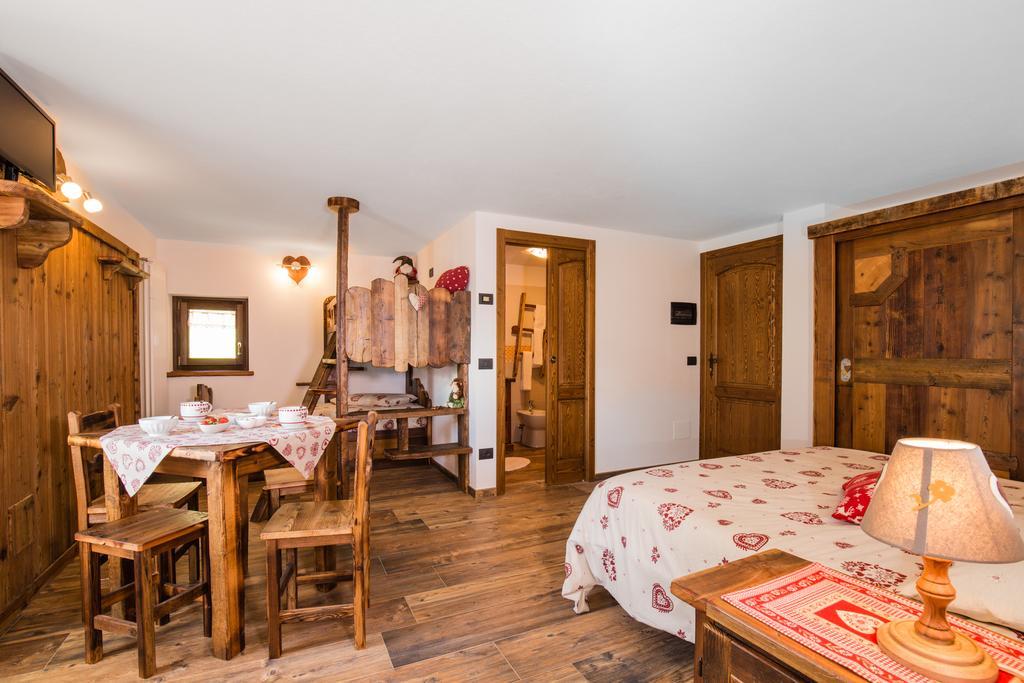 Le Petit Coeur Hotel Fontainemore ภายนอก รูปภาพ