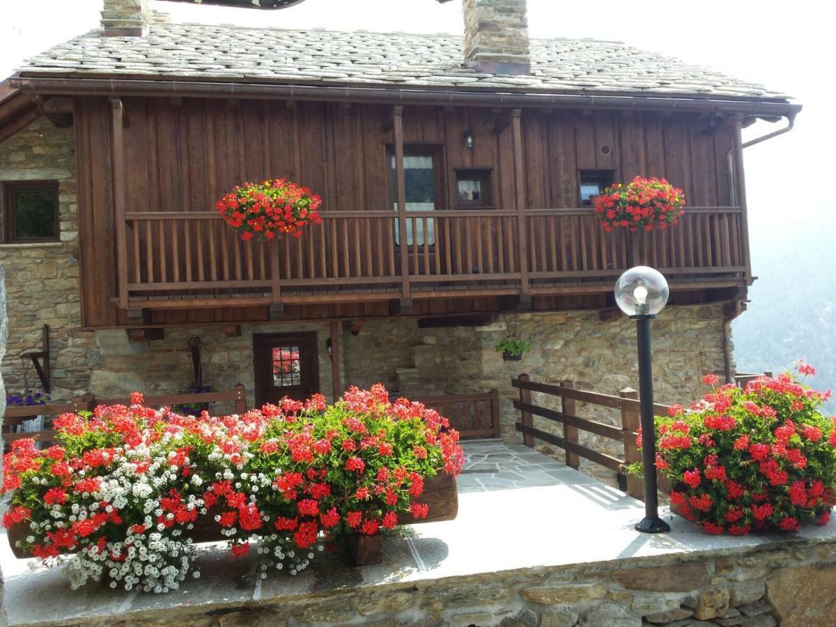 Le Petit Coeur Hotel Fontainemore ภายนอก รูปภาพ