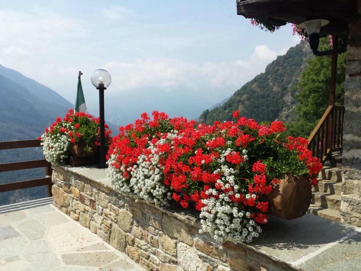 Le Petit Coeur Hotel Fontainemore ภายนอก รูปภาพ