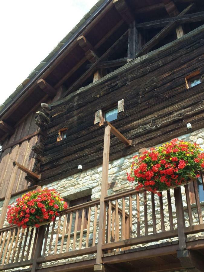Le Petit Coeur Hotel Fontainemore ภายนอก รูปภาพ