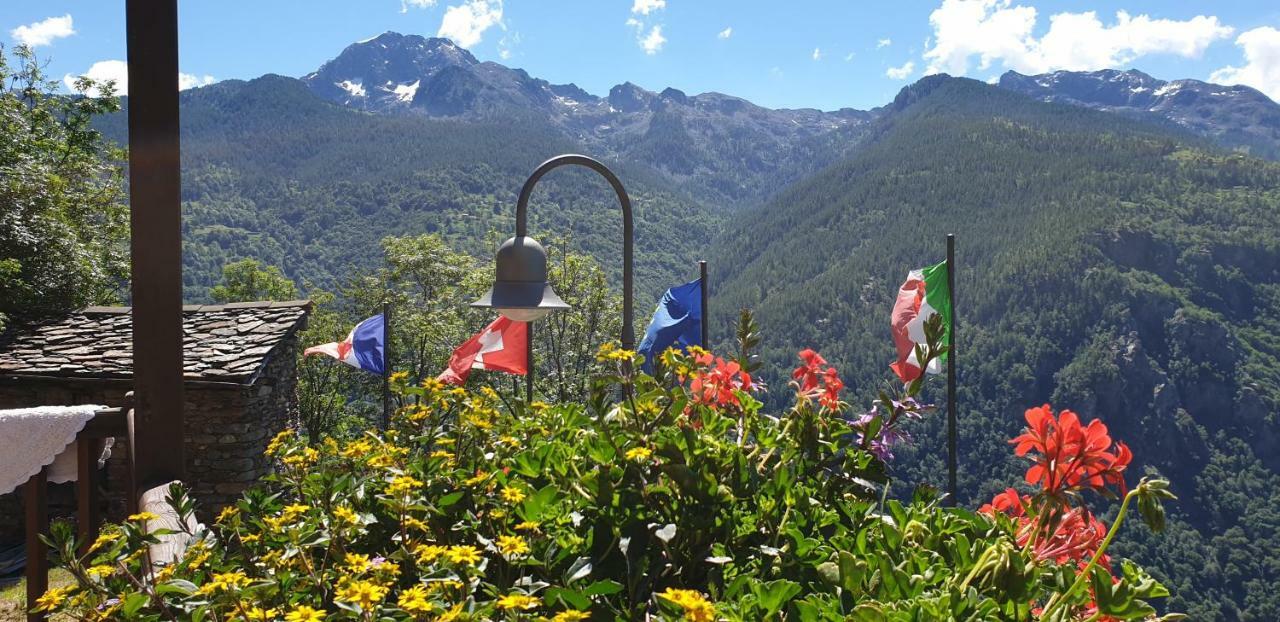 Le Petit Coeur Hotel Fontainemore ภายนอก รูปภาพ
