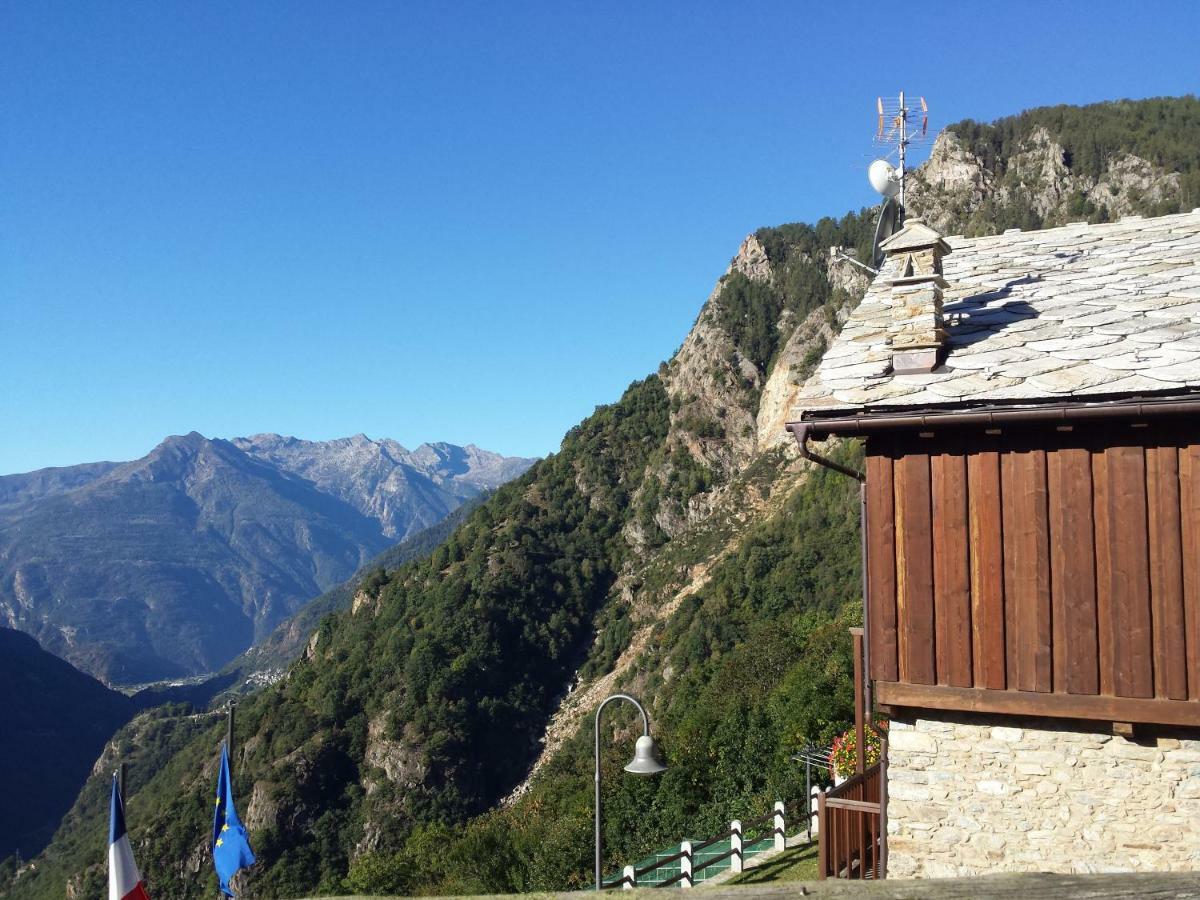 Le Petit Coeur Hotel Fontainemore ภายนอก รูปภาพ