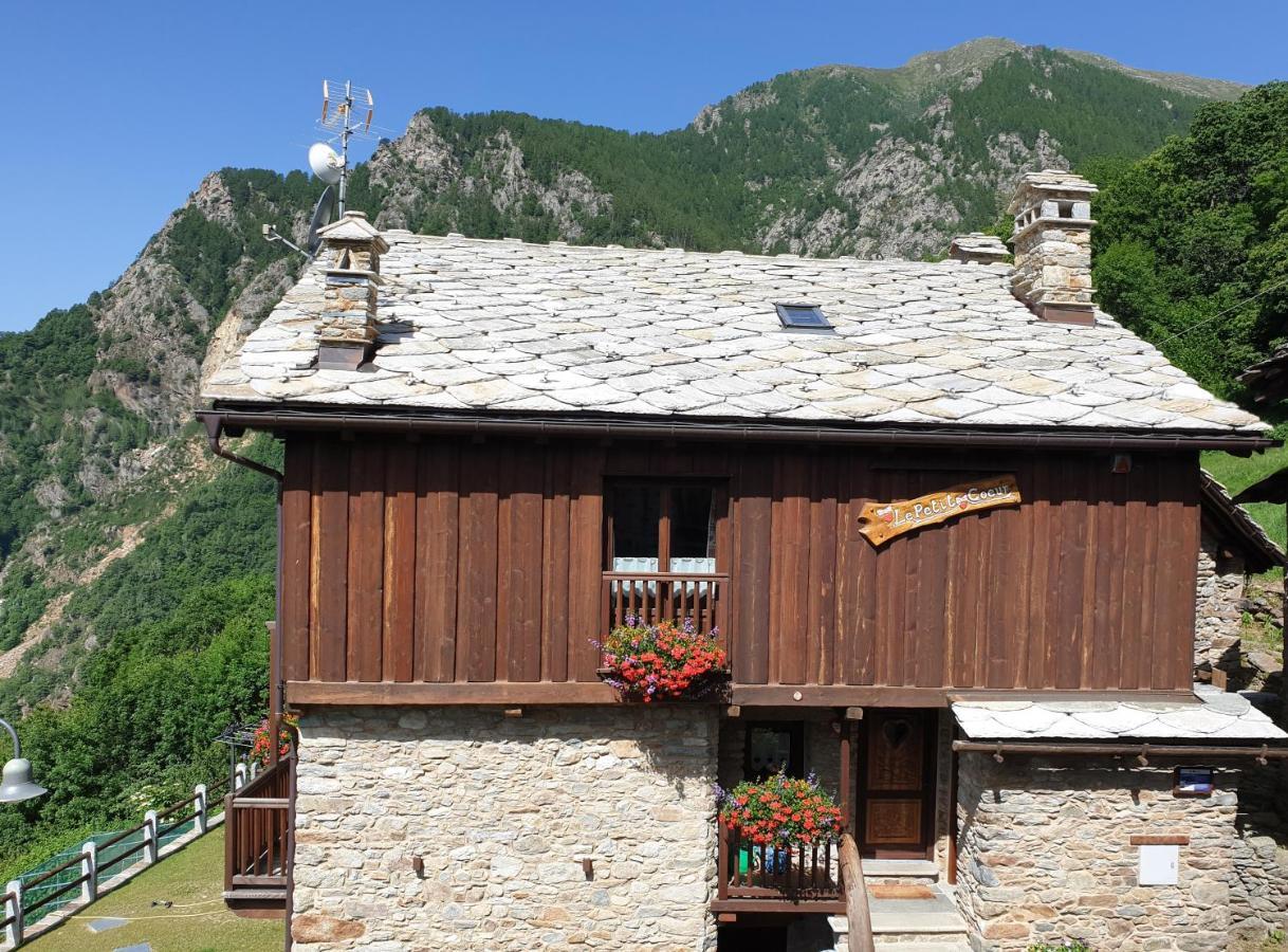 Le Petit Coeur Hotel Fontainemore ภายนอก รูปภาพ