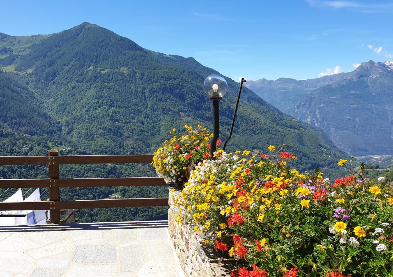 Le Petit Coeur Hotel Fontainemore ภายนอก รูปภาพ